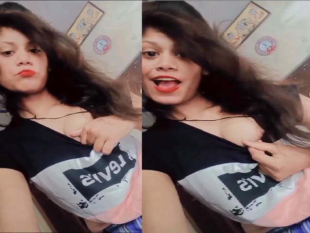 Indian girl nipple slip boob show lover